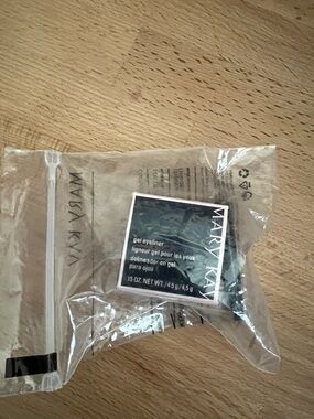 Mary Kay gel eyeliner with expandable brush